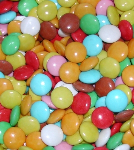 Barevné arašídové kuličky obalené v čokoládě 5kg